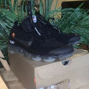 NikeOffwhite vapormaxes size 11